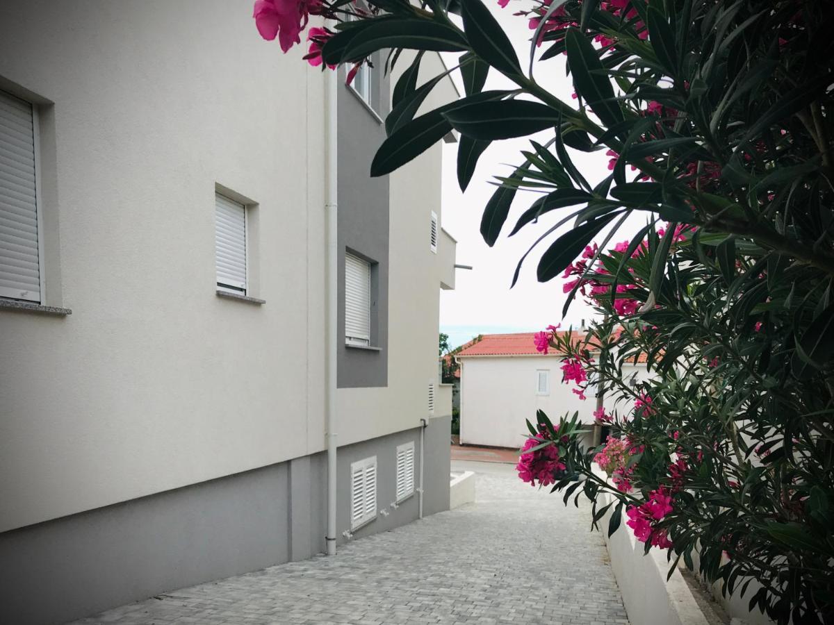 נובליה Apartments Luna מראה חיצוני תמונה