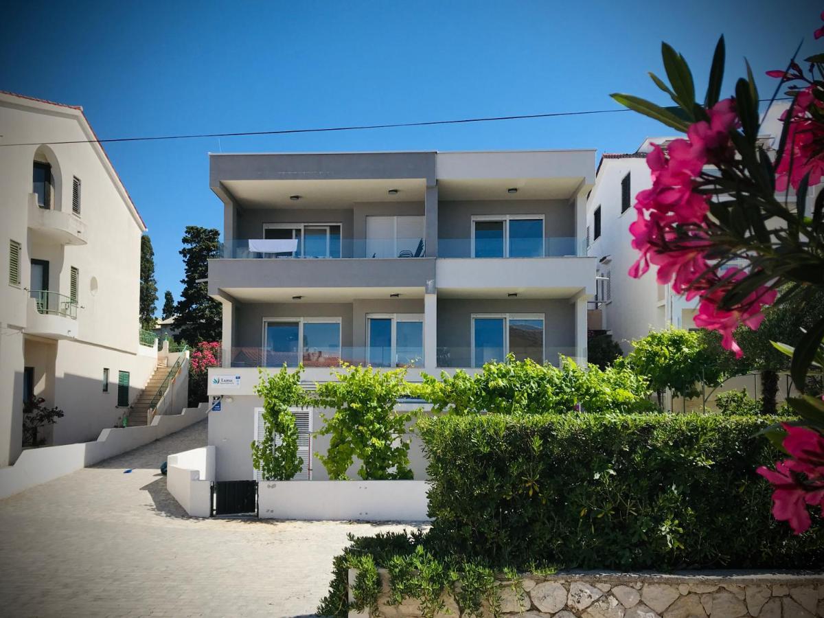 נובליה Apartments Luna מראה חיצוני תמונה