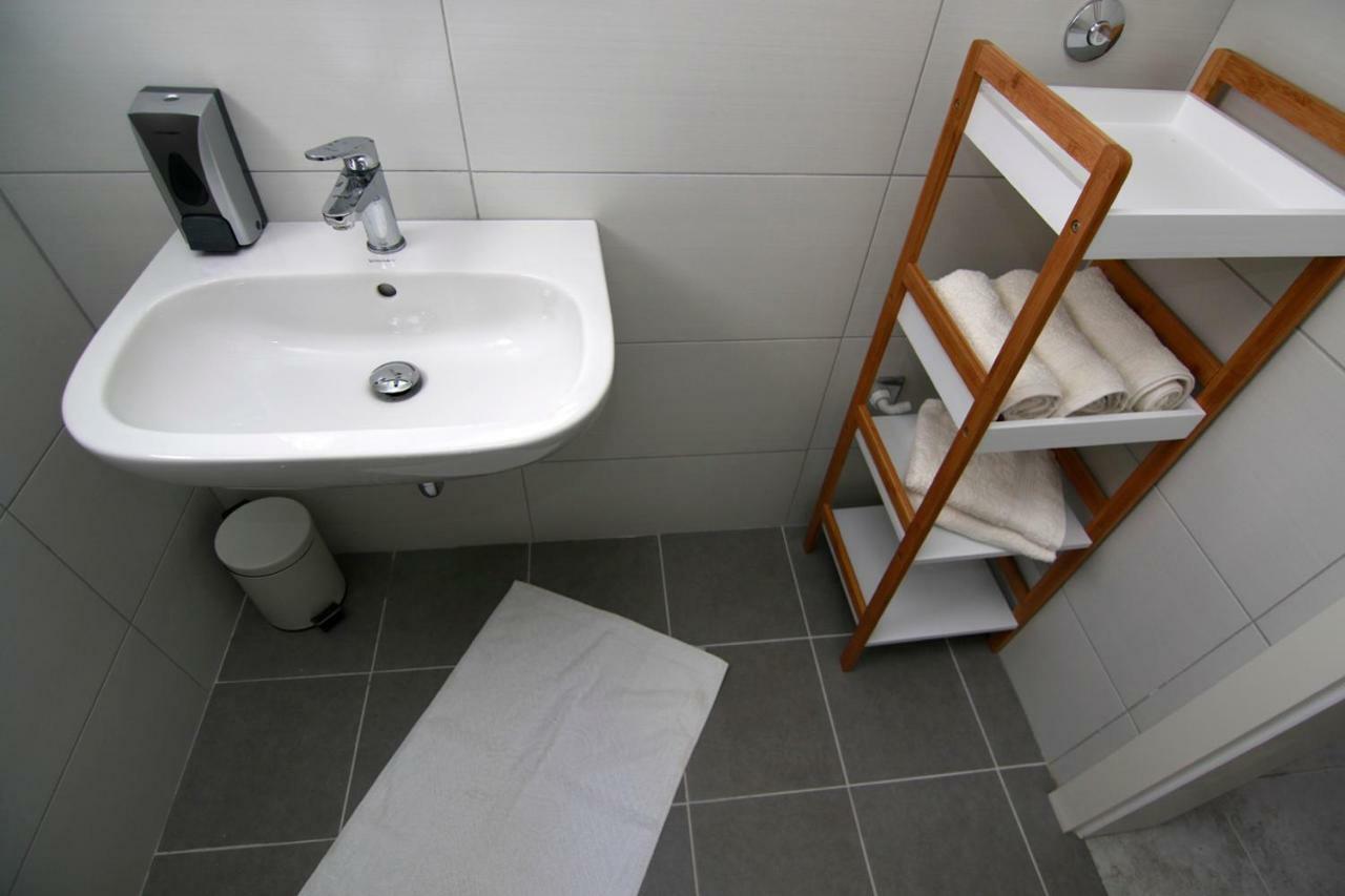 נובליה Apartments Luna מראה חיצוני תמונה