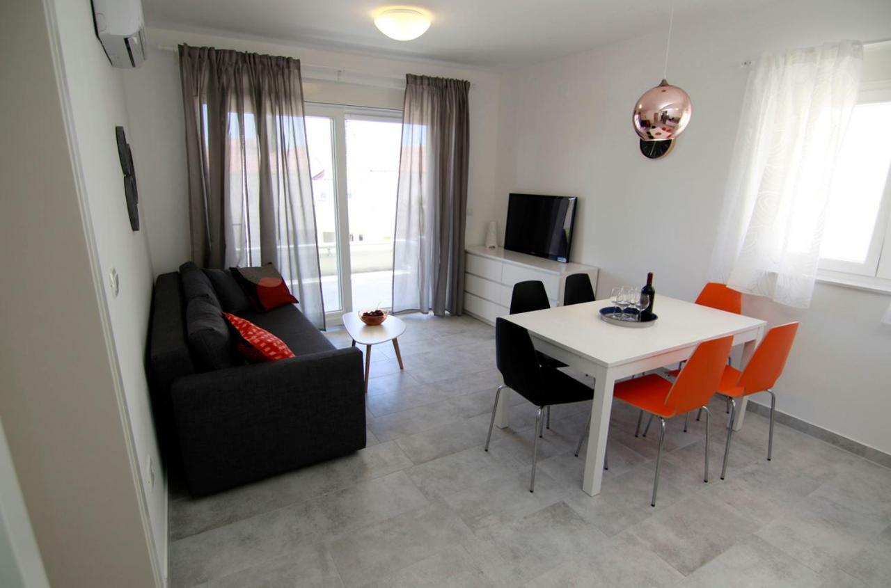 נובליה Apartments Luna מראה חיצוני תמונה