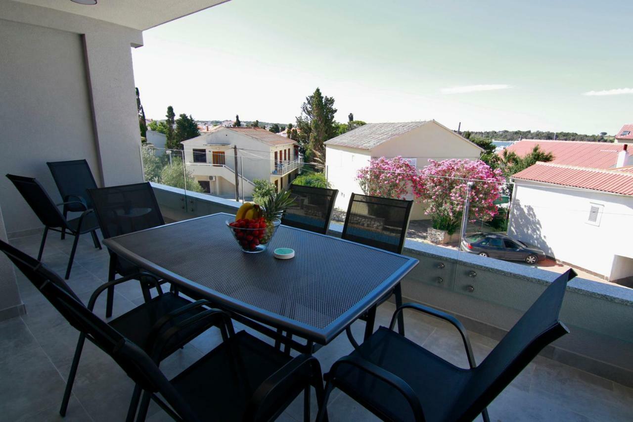 נובליה Apartments Luna מראה חיצוני תמונה