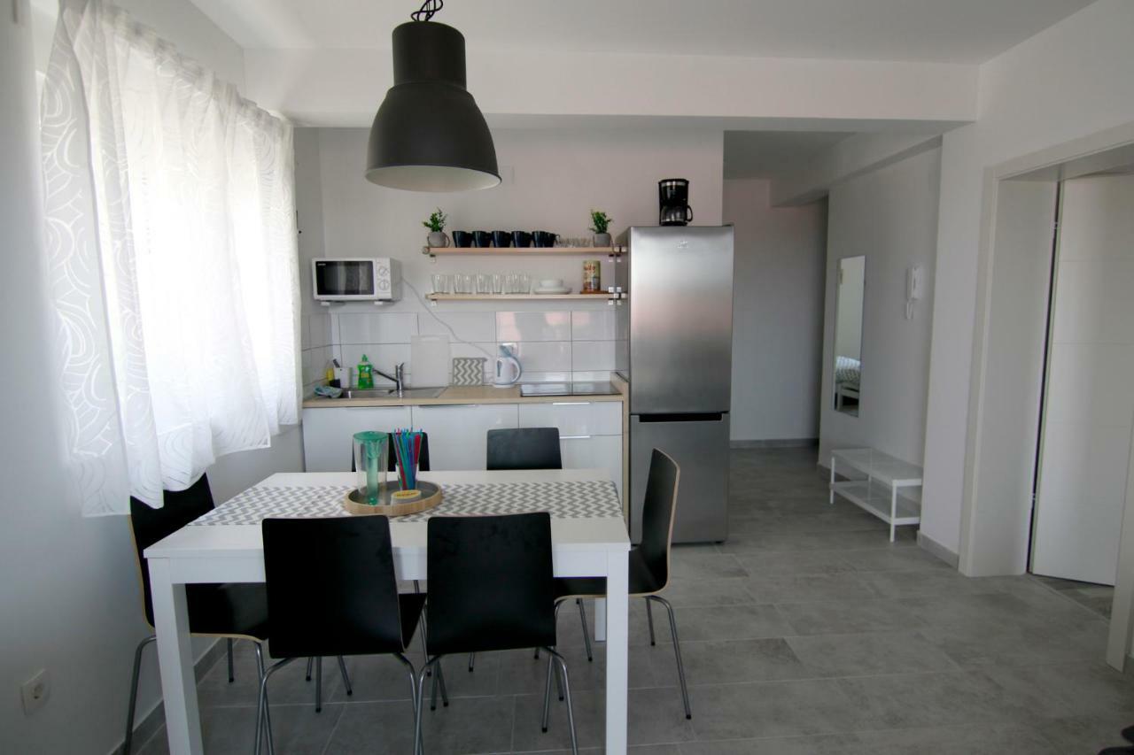 נובליה Apartments Luna מראה חיצוני תמונה