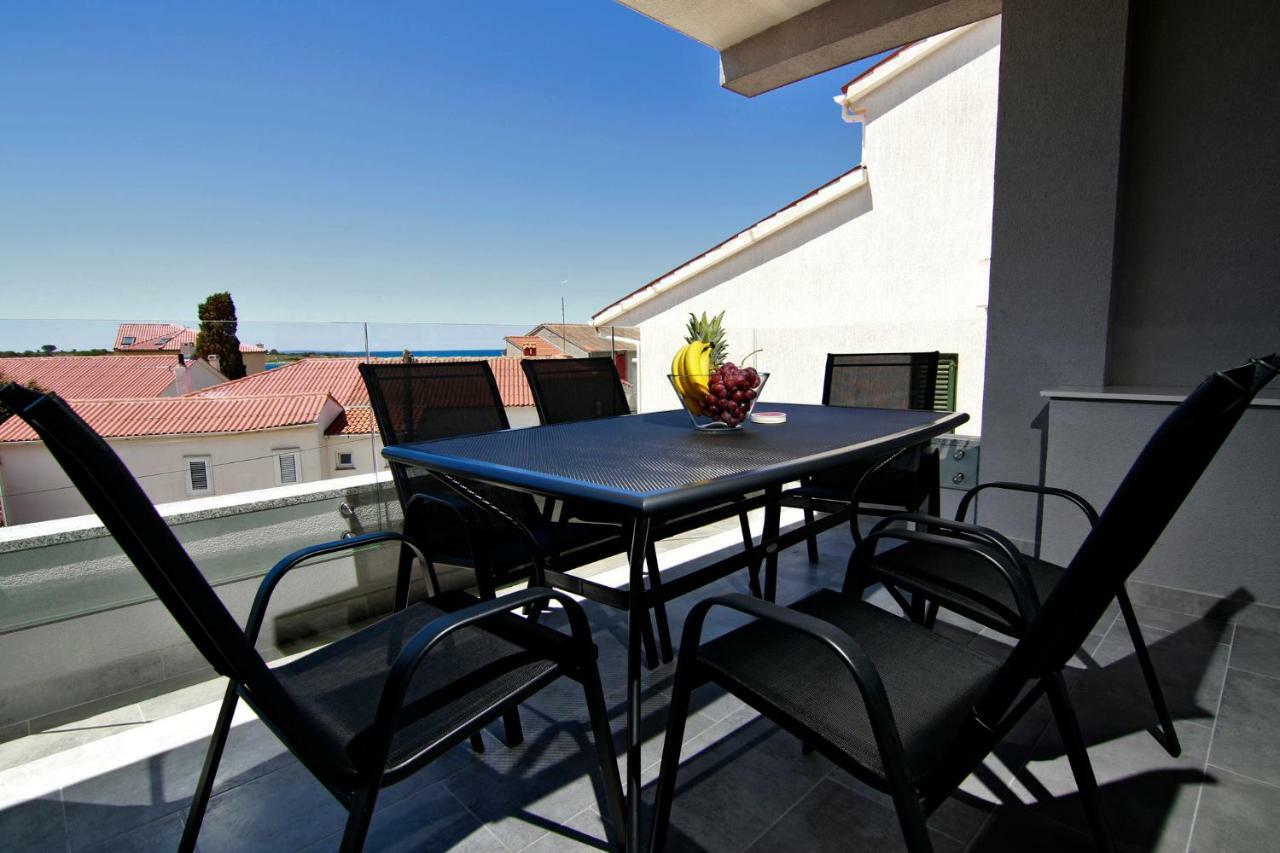 נובליה Apartments Luna מראה חיצוני תמונה