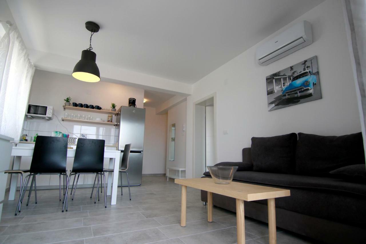 נובליה Apartments Luna מראה חיצוני תמונה