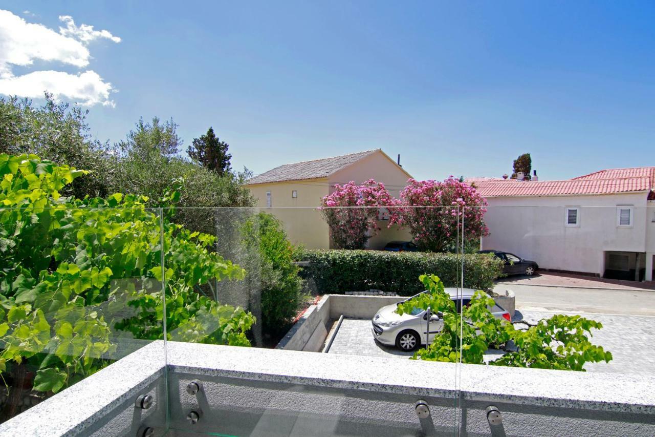נובליה Apartments Luna מראה חיצוני תמונה