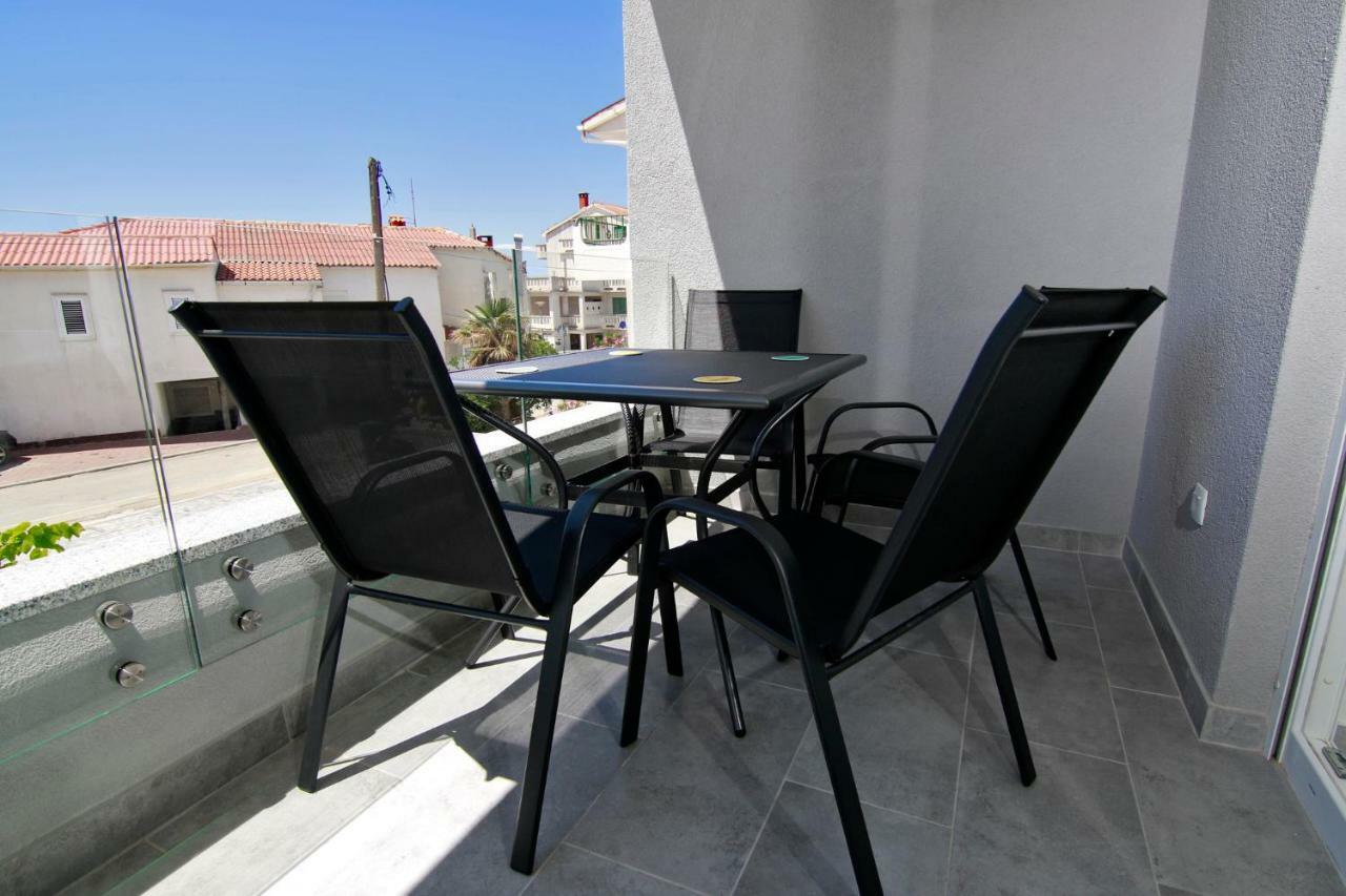 נובליה Apartments Luna מראה חיצוני תמונה