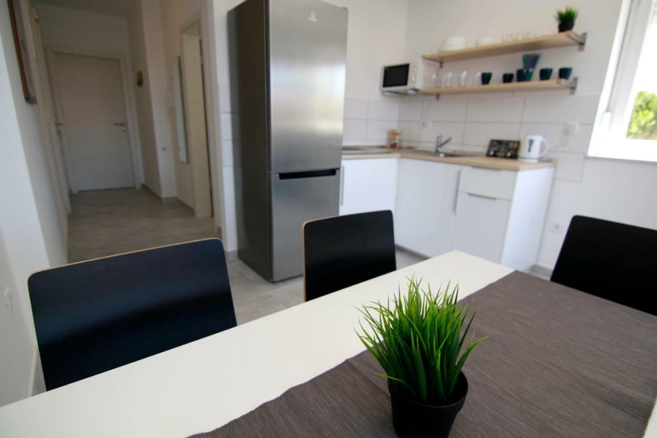 נובליה Apartments Luna מראה חיצוני תמונה